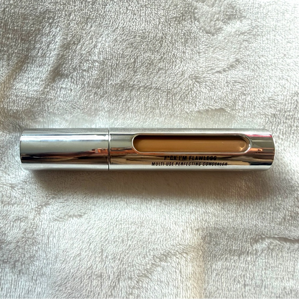IL MAKIAGE Silver Multi-Use Concealer